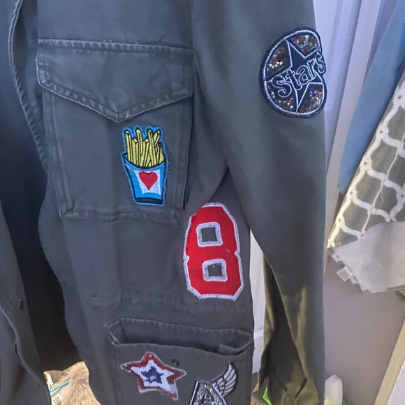 jacket. - Picture 3 of 4